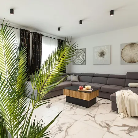 Luce Villa Podstrana